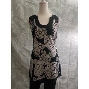White House Black Market Women's XS Black White Lace Print Sleeveless Top